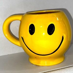❗️5/$10 - Smile Yellow Mug